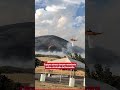 EQUIPES AÉREAS LANÇAM RETARDANTE SOBRE O INCÊNDIO DE BONNEVILLE