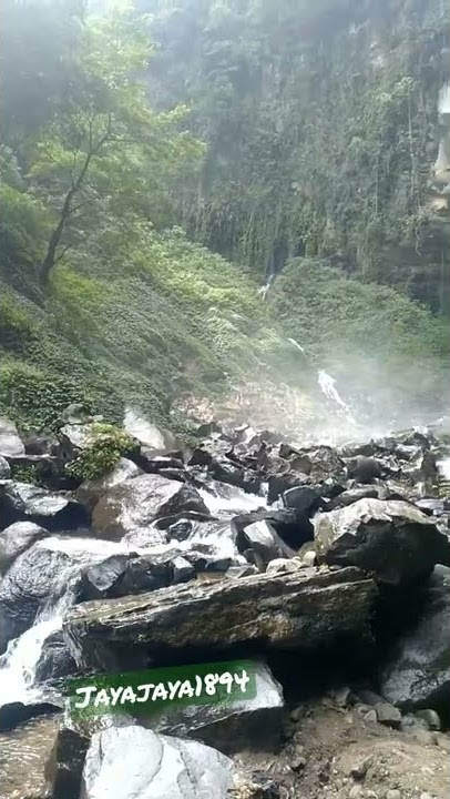 story wa wisata alam ,air terjun grojogan sewu tawangmangu #shorts