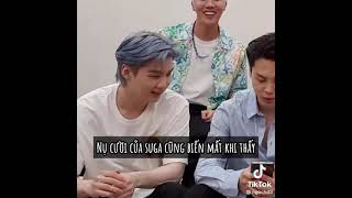 Jimin và các thành viên BTS đã đọc những bình luận tiêu cực của antifan ở Livestream trên Vlive