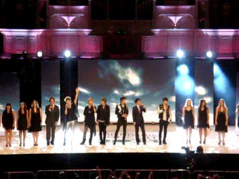 [HQ Fancam] Super K-pop Sydney 2011 - You Raise Me Up (Shin Seung-Hun + Son Ho-Young + SHINee)