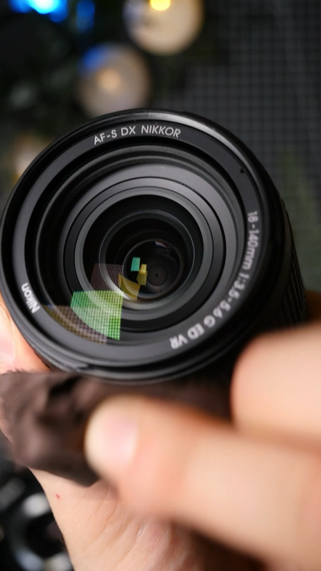 Nikon D5600と AF-S DX 18-70mm F3.5-4.5G Amazon.com : Nikon D5600 DSLR with 18-55mm f/3.5-5.6G VR and 70