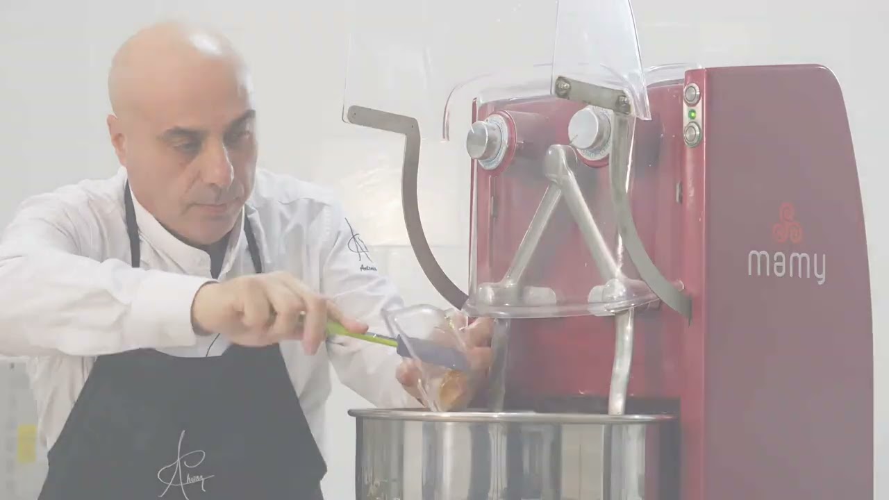 Preparazione Panettone al Cioccolato con Antonio Chiera