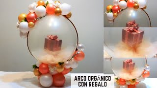 Arco organico de globos con regalo englobado - decoracion con globos - Baby shower o cumpleaños