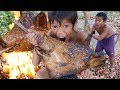 Survie dans la fort tropicale  recette de cuisine de tte de cochon et dgustation