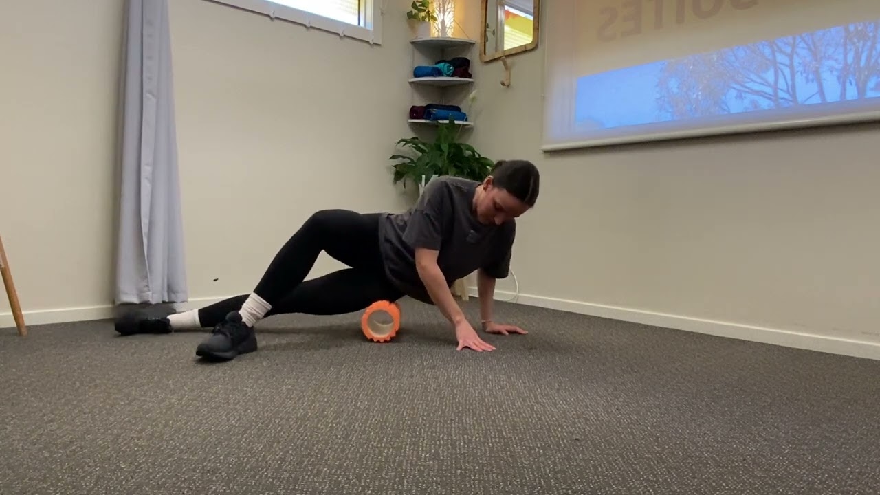 foam rolling the ilitibial band (ITB)