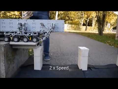 رائع نموذج مصغر عن آلة تشرح كيف يتم تركيب الجسور المعلقة