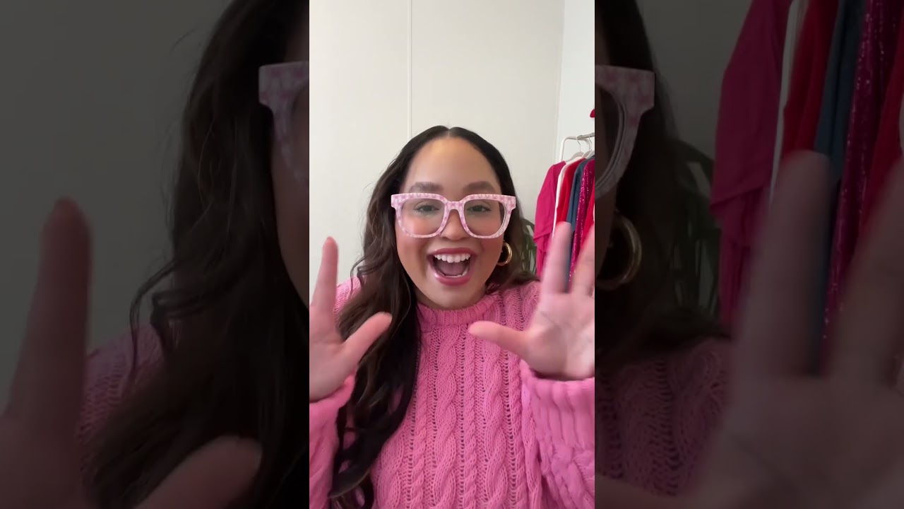 If you thought the bow trend had packed its bags, think again! 🎀 