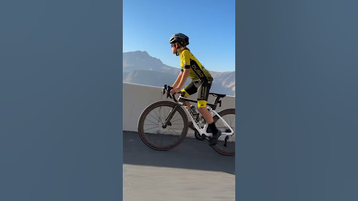 Jebel Jais - 24km climb with 1400m elevation with Cyclist Martin. Road cycling in the UAE mountains