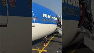 Mumbai Air India Flight Me Yatri Sawar Ho Rhe