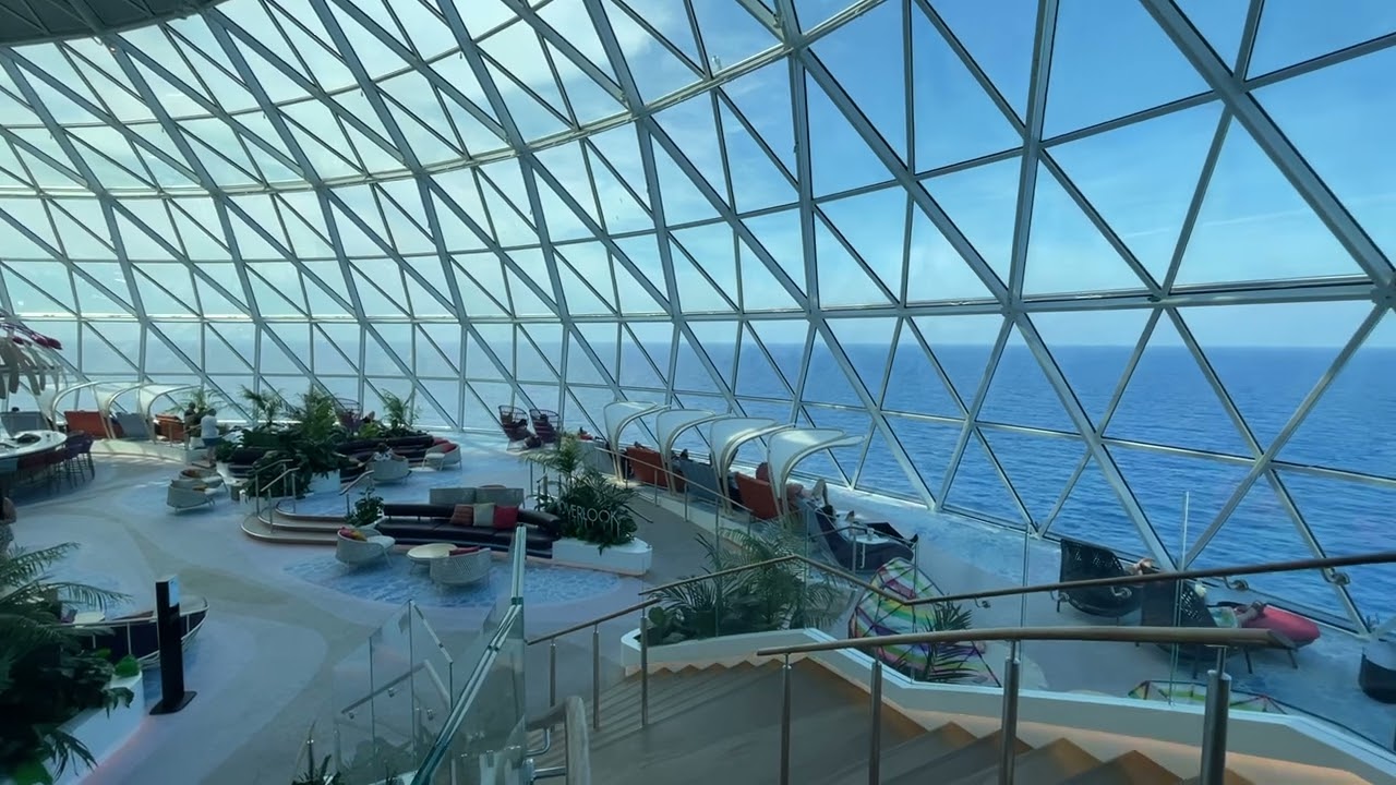 Great Happy Hour Meet Up Spot on Icon of the Seas ~ The Overlook Bar