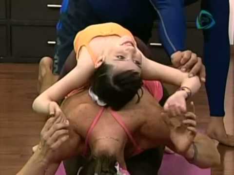 Yoga para mamá e hijos / ejercicio con Jorge Boyoli