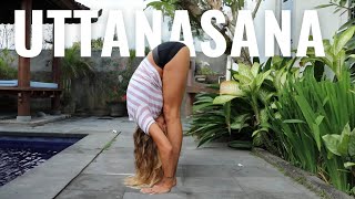 Postura de la pinza  uttanasana  Lucía Liencres yoga