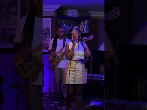 Deslynn Malotana & The Baastards performing Stars.