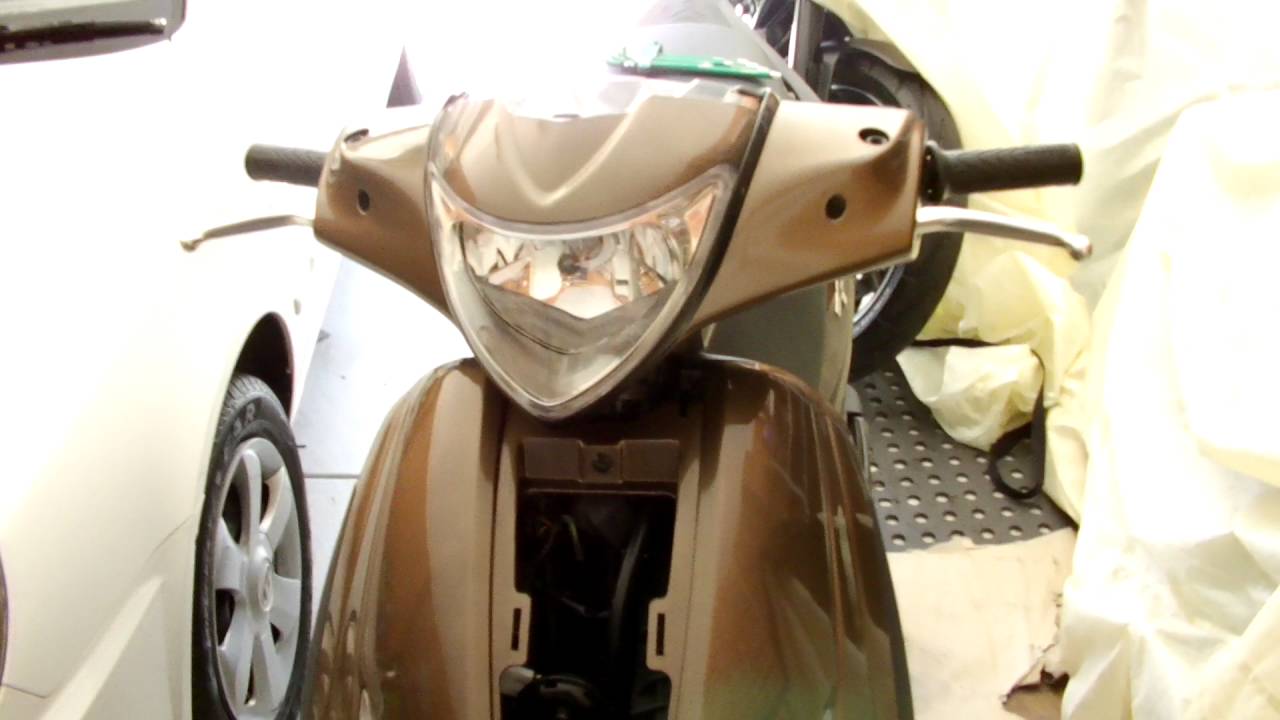2012-2016 Piaggio Fly 150ie- Headlight / Handlebar Cover Removal - YouTube