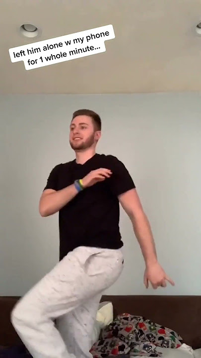 What happens when you leave your phone alone for 60 seconds?#funny #phone #humor #comedy
