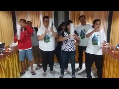 Ice breaking lucu - YouTube