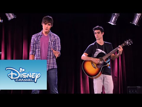 Violetta - Momento musical: Tomás y León cantan ¨Verte de lejos¨