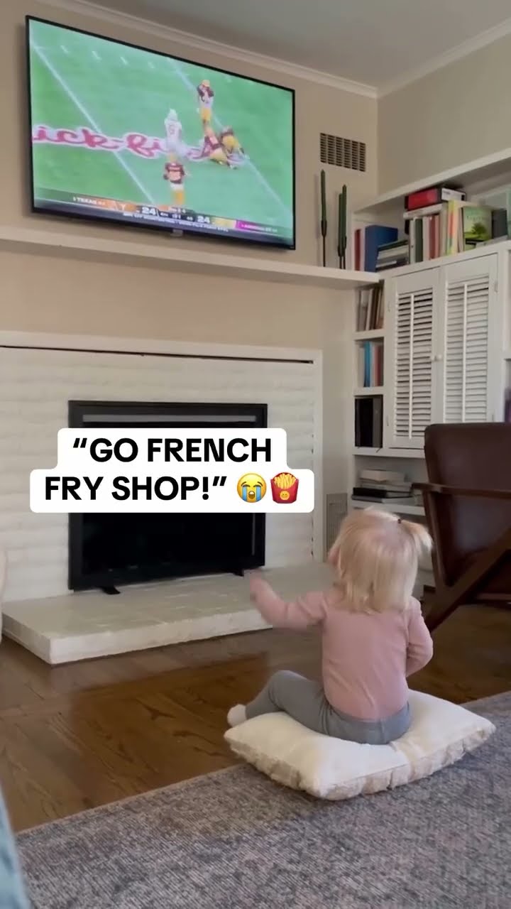 She was cheering for everyone ? (via @emilylanders/IG, @_traviswarren_/IG)