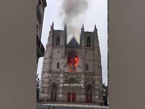 Сгорел собор Святых Петра и Павла во Франции - YouTube