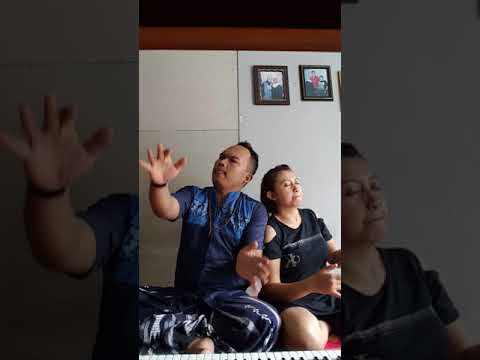 Dhyo haw ada aku disini covered by ugie blaem & kokom kolecer Dhyo haw ada aku disini covered by ugie blaem & kokom kolecer