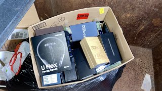 MASSIVE SAMSUNG, CHRISTMAS CLEAN OUT!! DUMPSTER DIVING HAUL!!