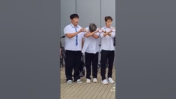 Cape bgt ketawain strugglenya pose heartnya #ryeowook #shindong #donghae #superjunior