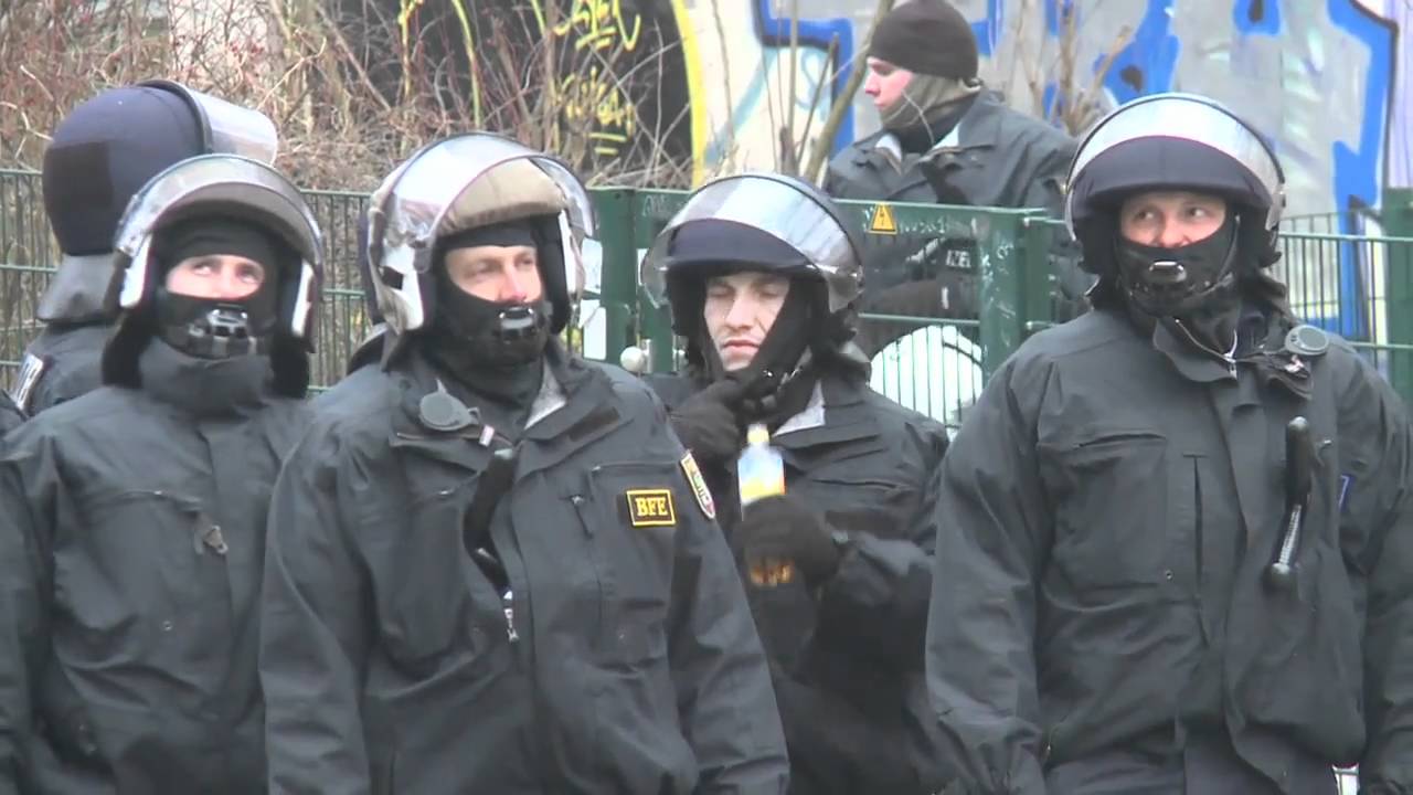 Liebigstrasse 14 - Räumung (Berlin 2.2.2011)