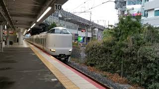 新大阪駅を出発するJR西日本287系（こうのとり）