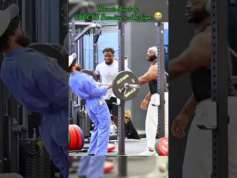 Уборщик Анатолий ШОКИРУЕТ Красавиц в спортзале #спортзал #розыгрыш #фитнес