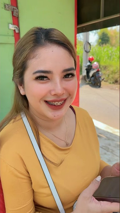 Ayang gemoy main ke sawah #comedy #prank #viral #vlog #storywa