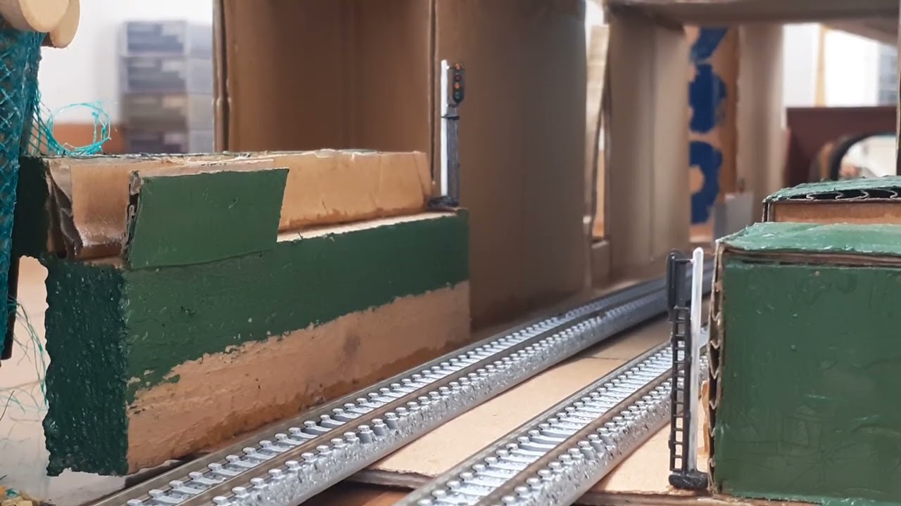 今年度の、寒い年末年始の御正月休暇の時に、埼玉県熊谷市の僕の自宅で、僕の親友と一緒にNゲージ鉄道模型運転会で走らせた、２２３系１０００番台新快速&国鉄大型蒸気機関車C６２型１７号牽引東海道本線臨時列車