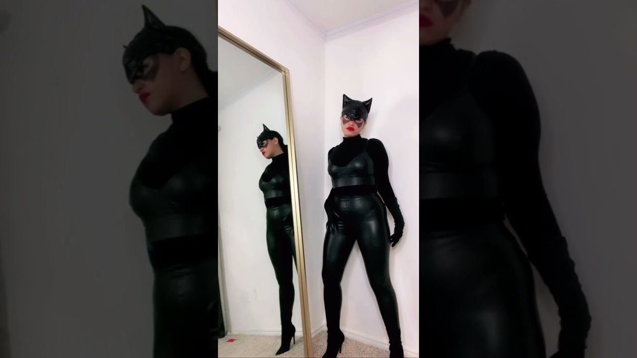 Day 22 of Halloween Costumes 🐈‍⬛ CATWOMAN #halloween #fashion #catwoman ...