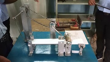 Paper cutting machine with Geneva while mechanism