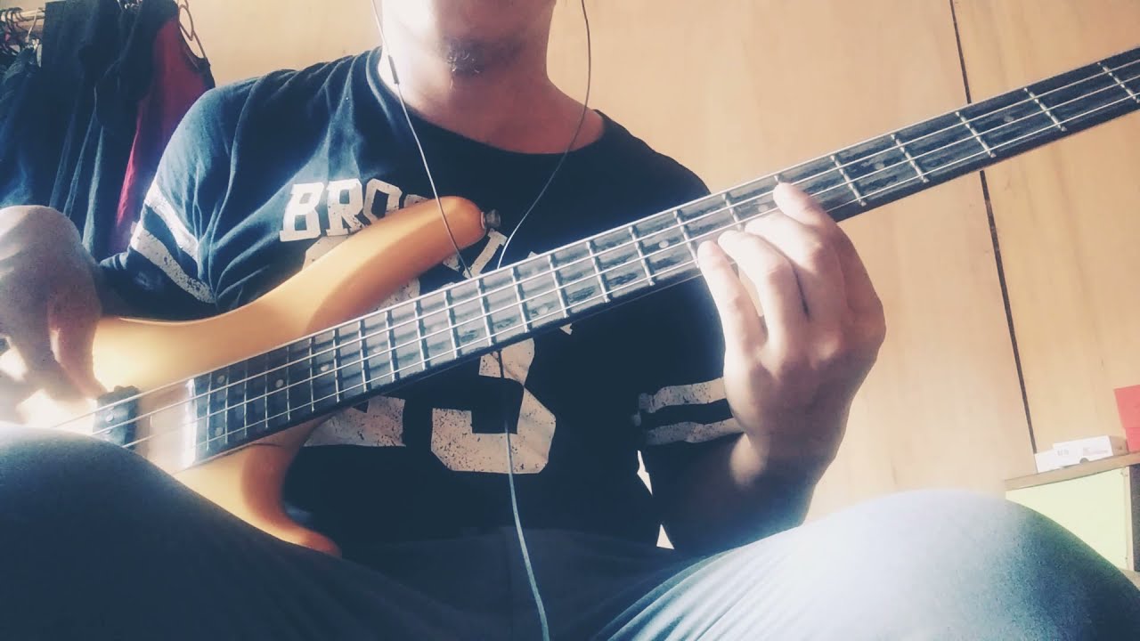 Kenangan mengusik jiwa sedap lagu ni kalau di layan (Akustika) BASS COVER#gitarhero