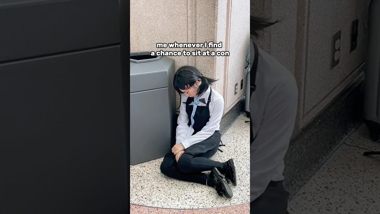 me when I find a chance to sit at a con | Chainsaw Man Cosplay #chainsawman #anime #cosplay