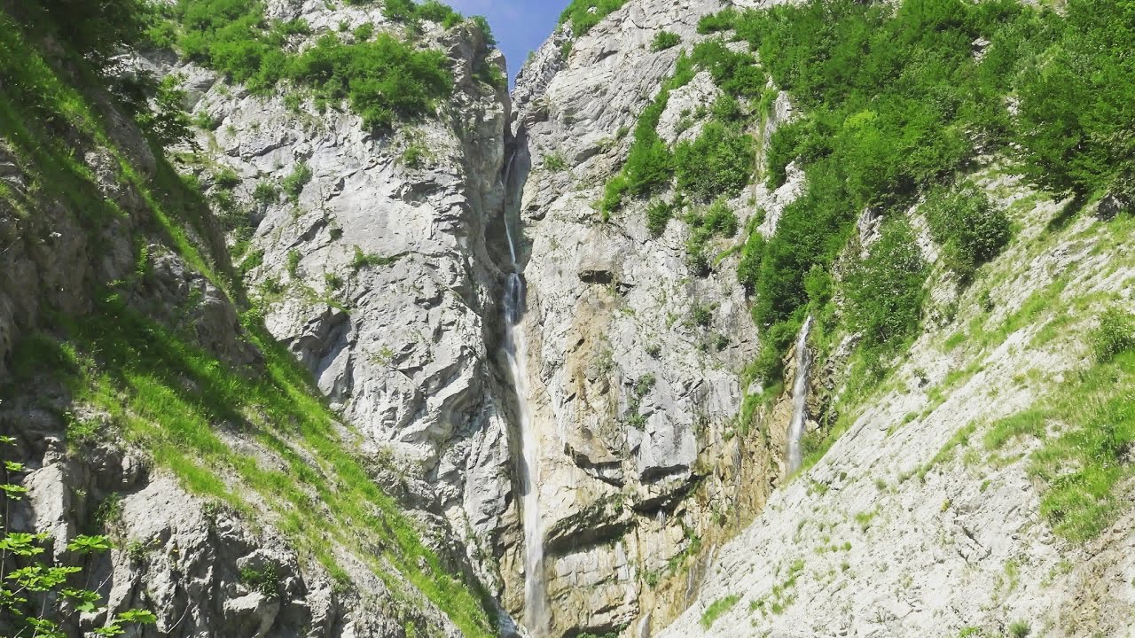 Cascata della Valle dell'Inferno, Gran Sasso Laga Park - 4K fdr ax53
