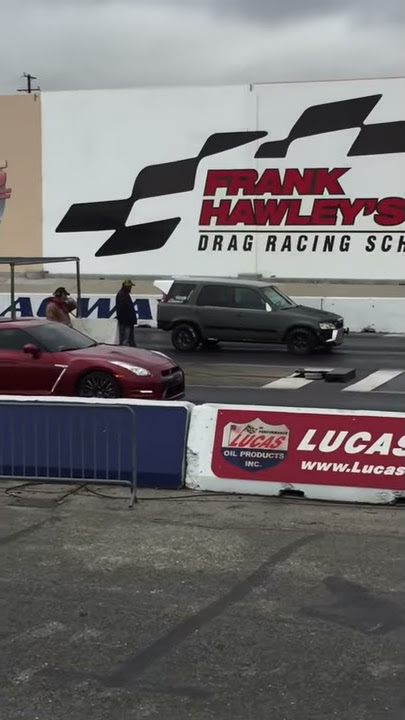Turbo Honda CRV smokes GTR