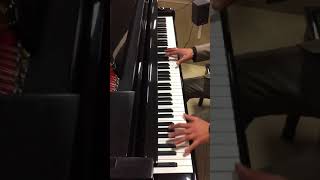 Video thumbnail of "El me Liberto(piano)"