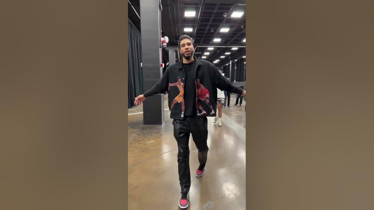 Jayson Tatum arrives for Game 2 in jacket honoring Kobe, Michael Jordan -  CBS Boston