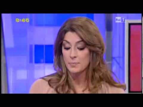 ELISA ISOARDI.. COSCE E PIEDI.. A UNO MATTINA