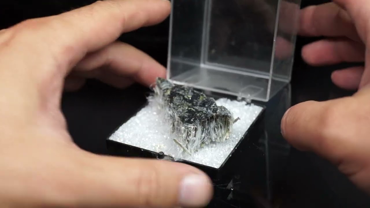 Chrysotile, Jeffrey Mine, Val des Sources (Asbestos), Quebec, Canada