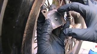 2000 Suzuki VS 800GL Intruder (Front Brake) Change