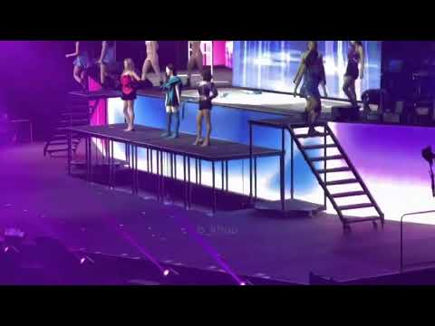 220218 TWICE “|||” 4th World Tour in Oakland (PUSH & PULL)