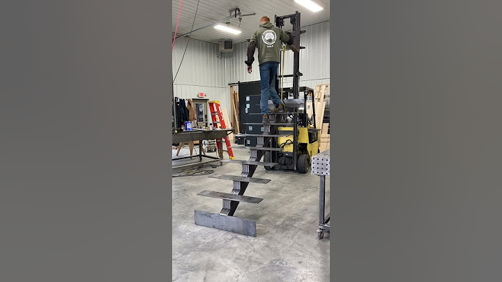 We can’t stop STAIRING at this floating staircase!