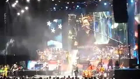 Chicago / Earth Wind & Fire Jones beach Free / sing a song 8/16/15