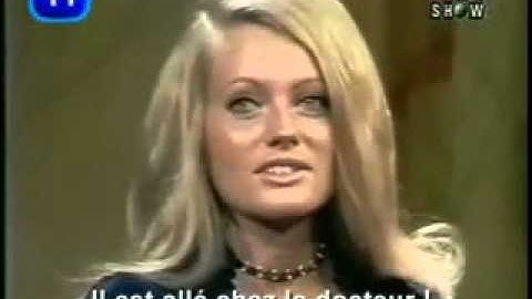 Dumb Blonde On Newlyweds Game Show Doesn