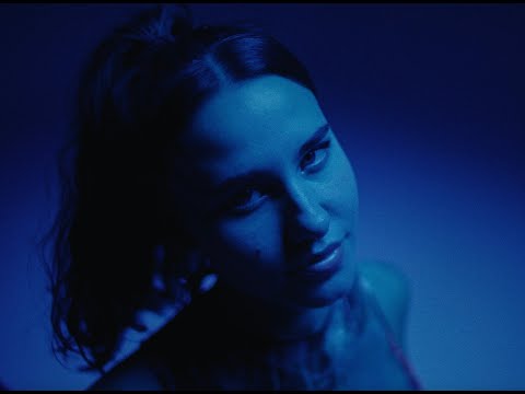 Pretty Girl - YouTube