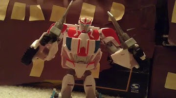 Eric Tron Reviews:Transformers Prime Robots in Disguise Ratchet