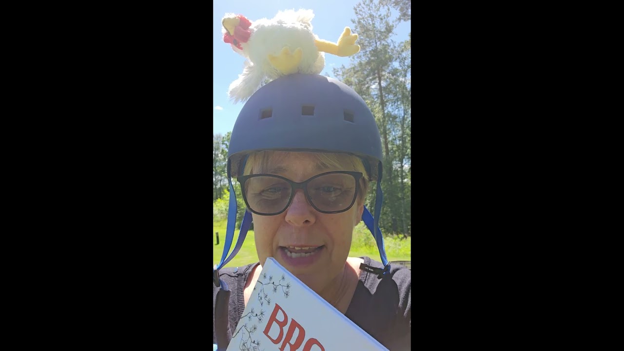 Varför har jag en hjälm med en höna på mig?