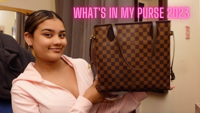 WHATS IN MY PURSE? + A BASE SHAPER?!